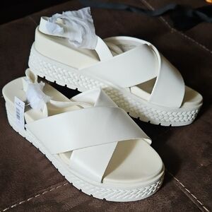 Torrid Women’s White Platform Cross-Strap Sandals 11WW NWT